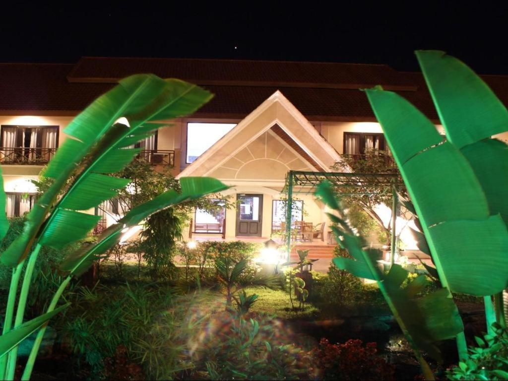 Daosavanh Resort & Spa Hotel Savannakhet Ngoại thất bức ảnh