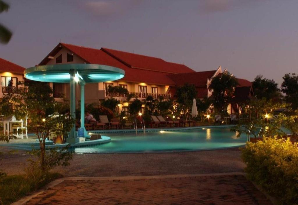 Daosavanh Resort & Spa Hotel Savannakhet Ngoại thất bức ảnh